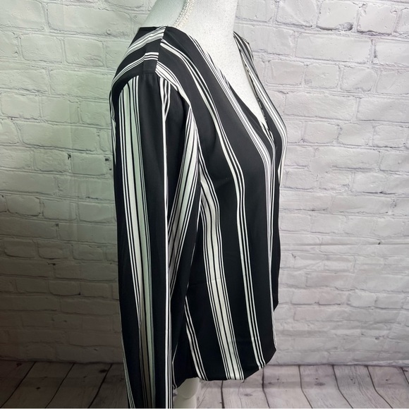 White House Black Market Striped Top Medium - Picture 2 of 7